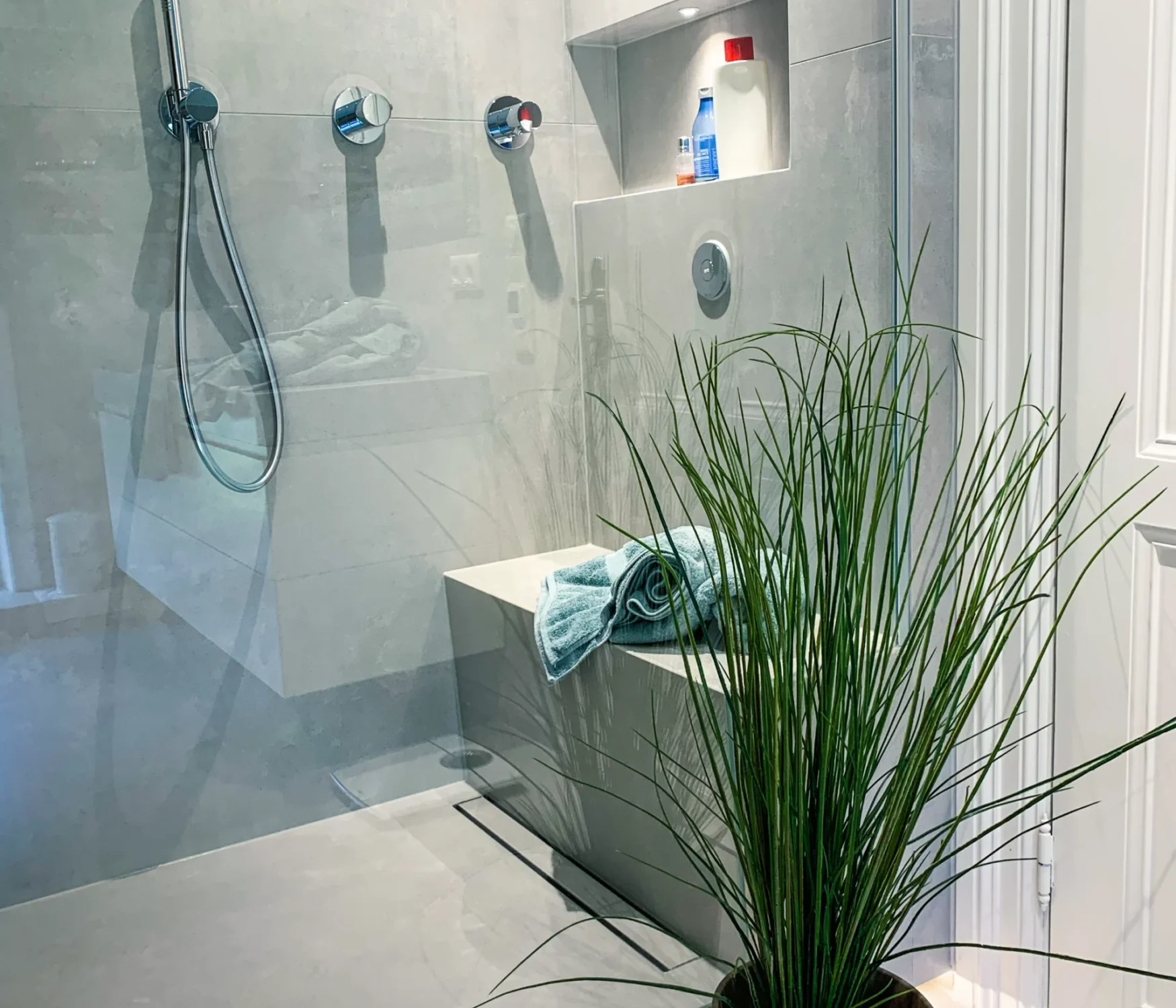 Altersgerechtes Badezimmer mit Stil in Blankenese - nachher 09