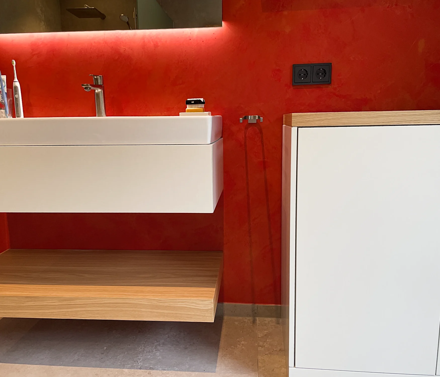 Komplettbadsanierung mit Wellness-Dusche in Rellingen - nachher 02