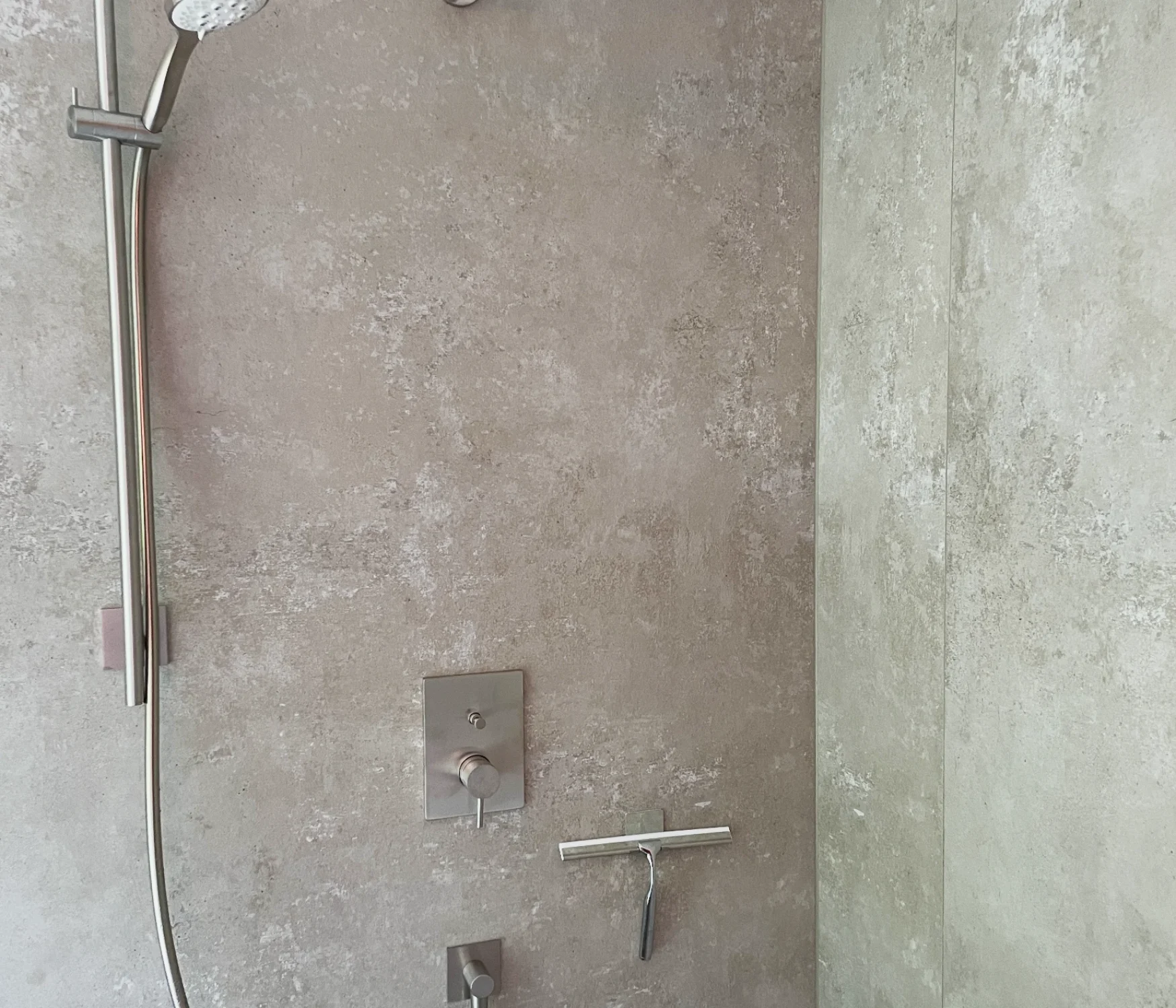 Komplettbadsanierung mit Wellness-Dusche in Rellingen - nachher 05