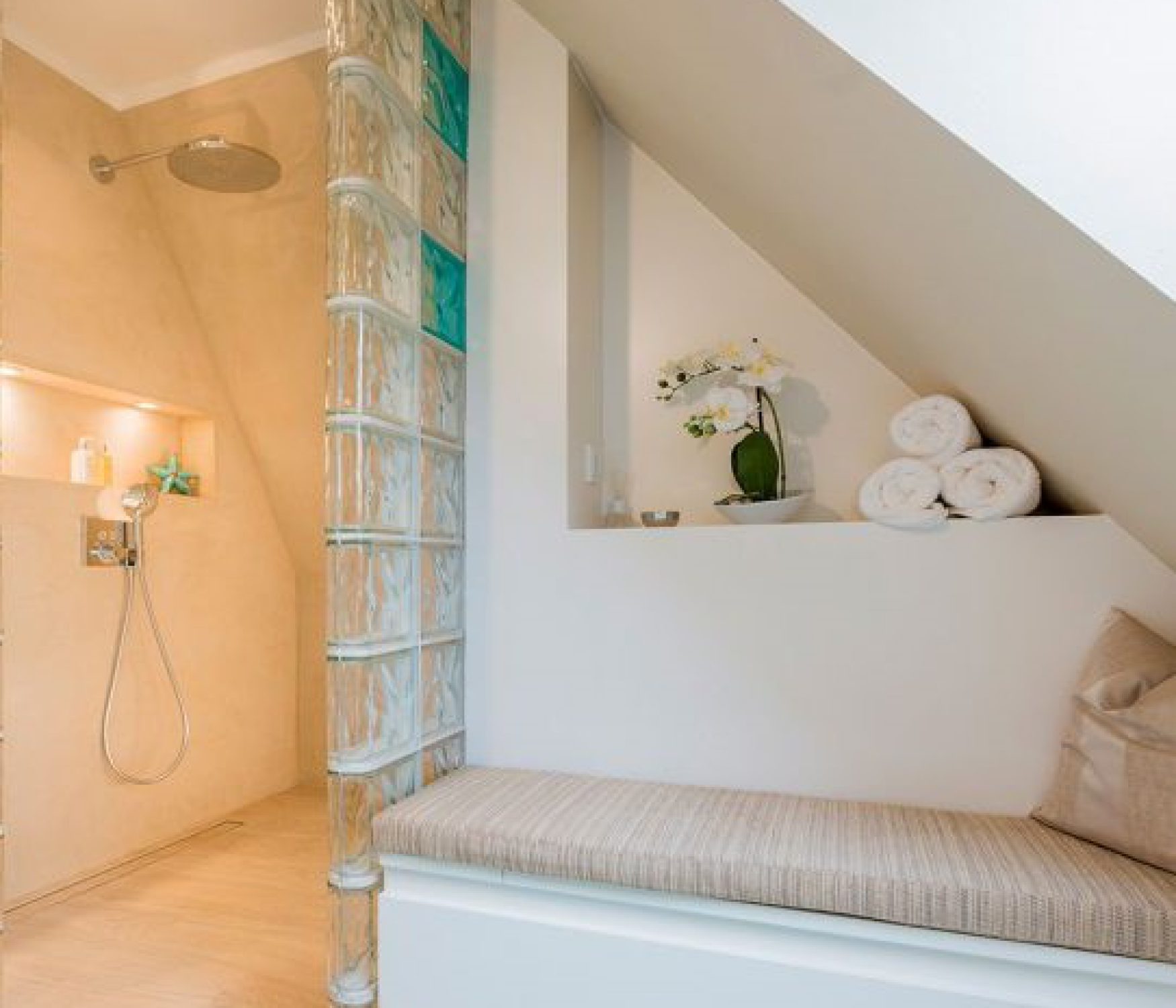 Referenz - Dachgeschoss-Badezimmer in Hamburg Wentorf -01- nachher