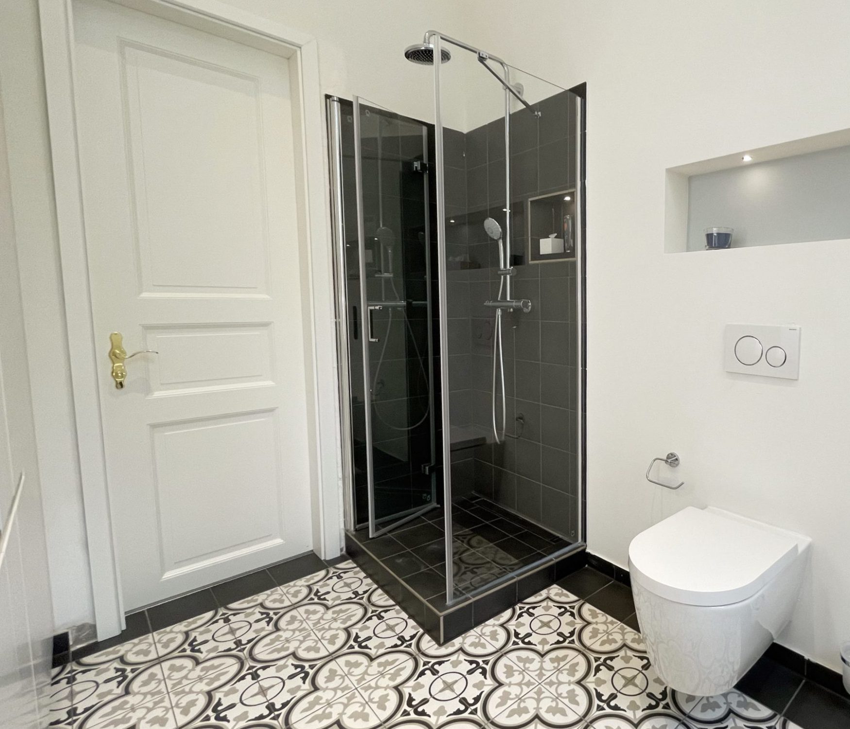 Referenz - Ein Bad im Hamburger Osten im Stil der Jahrhundertwende -03- nachher